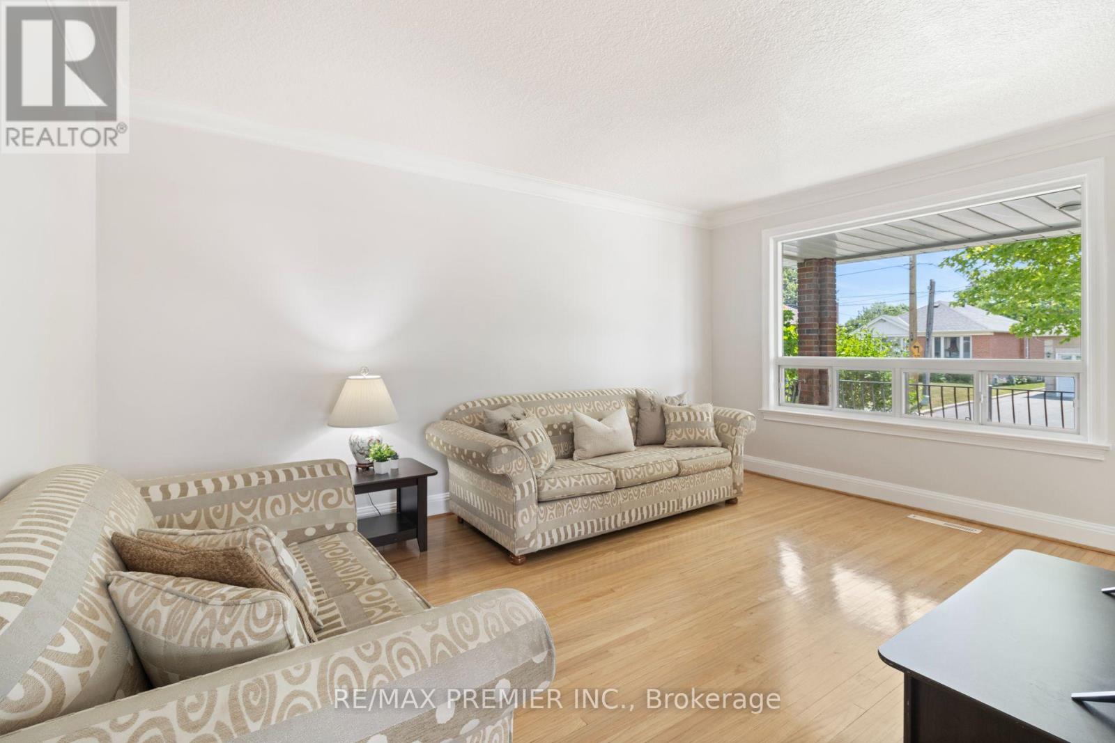 30 Forthbridge Crescent, Toronto, Ontario  M3M 2A1 - Photo 5 - W13548698