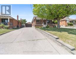 30 FORTHBRIDGE CRESCENT, Toronto, Ontario