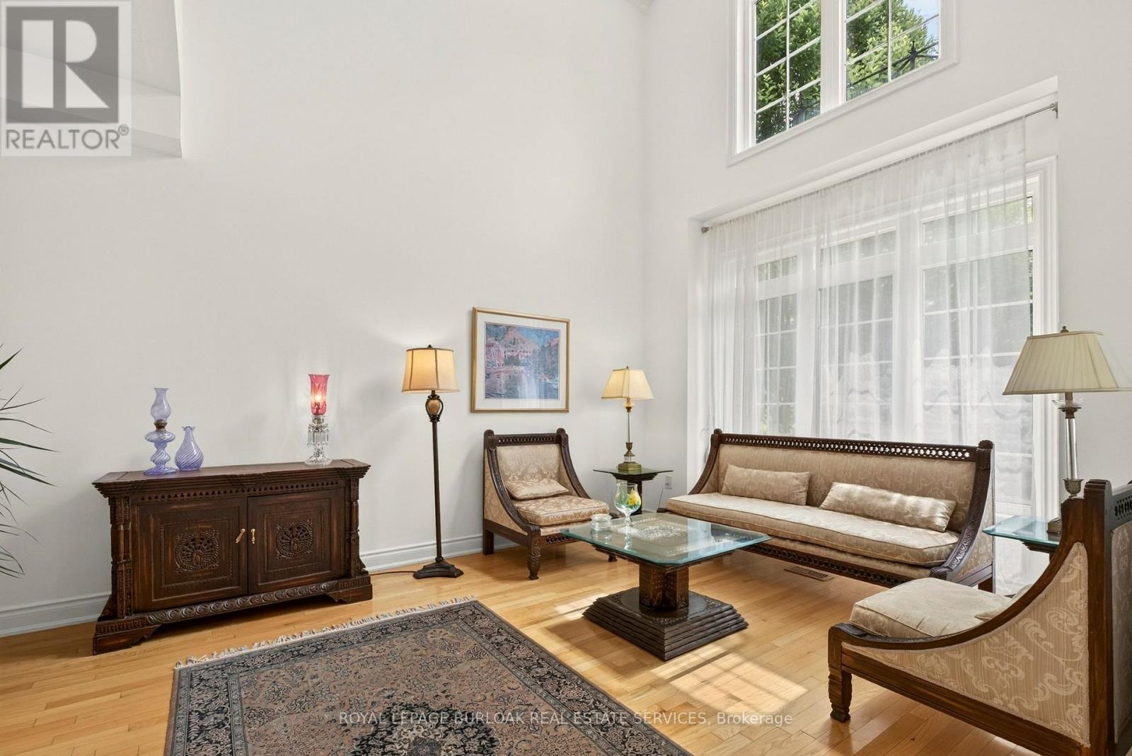 215 Burloak Drive, Oakville, Ontario  L6L 6T6 - Photo 5 - W13540704