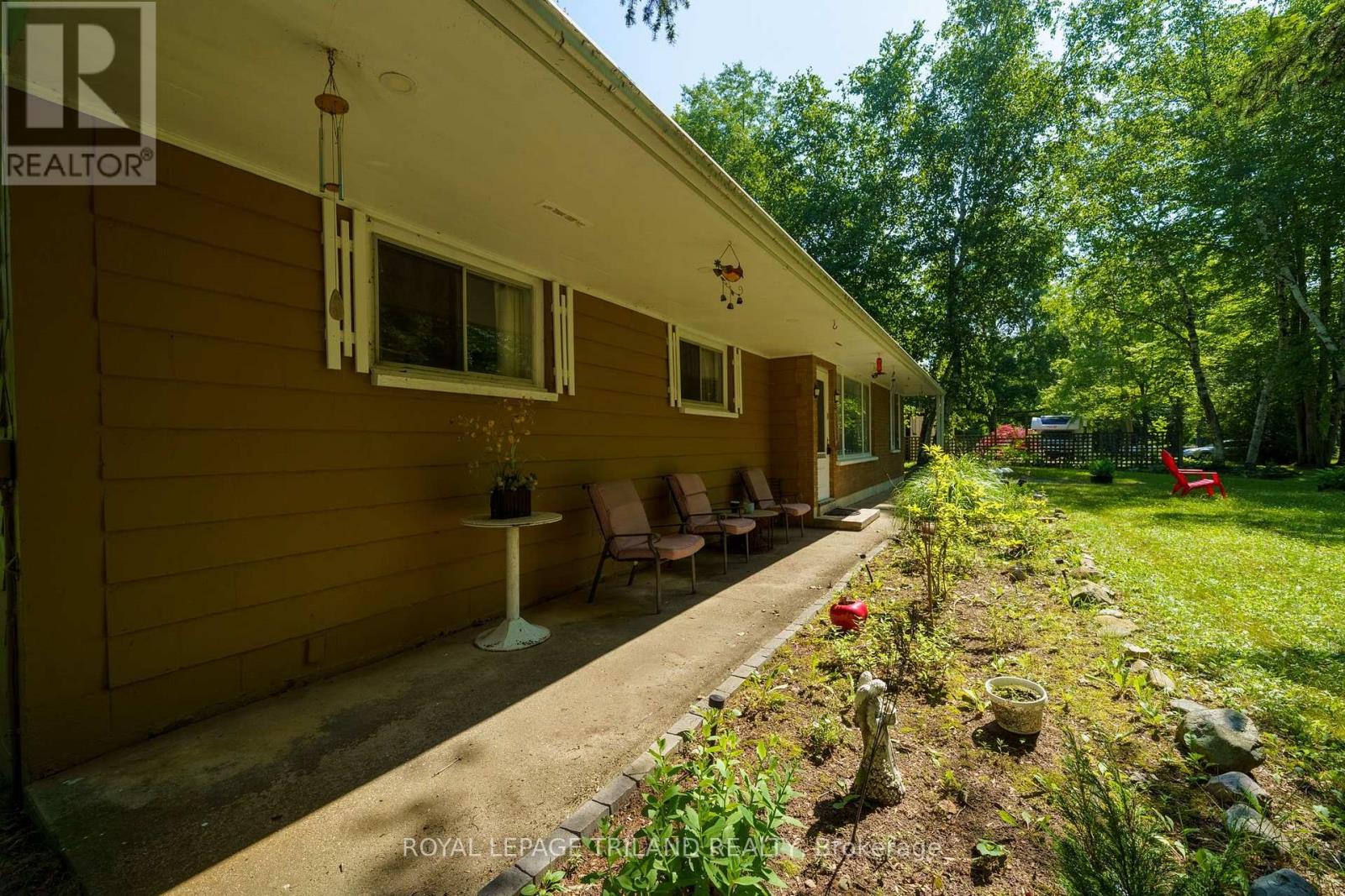 6302 Huron Drive, Lambton Shores, Ontario  N0N 1J1 - Photo 2 - X13515972