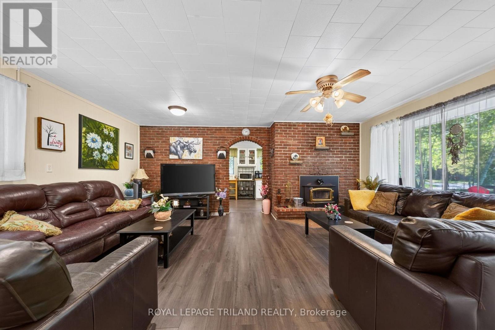 6302 Huron Drive, Lambton Shores, Ontario  N0N 1J1 - Photo 6 - X13515972