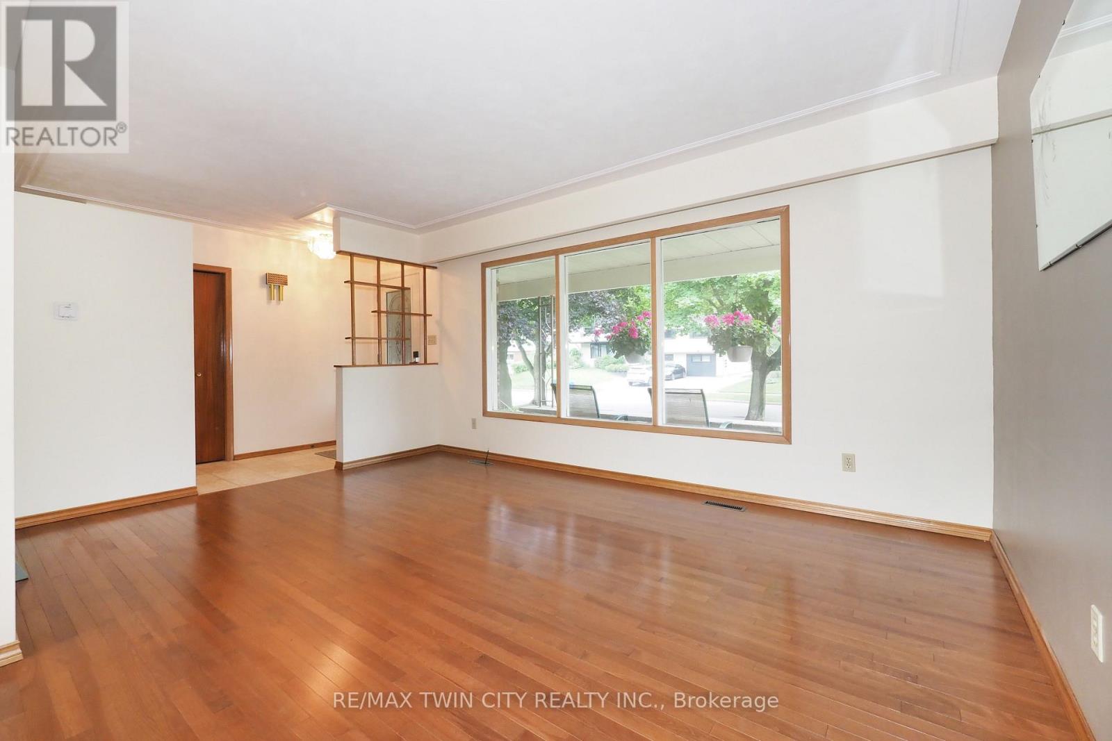 401 Forest Hill Drive, Waterloo, Ontario  N2M 4H3 - Photo 17 - X13548592