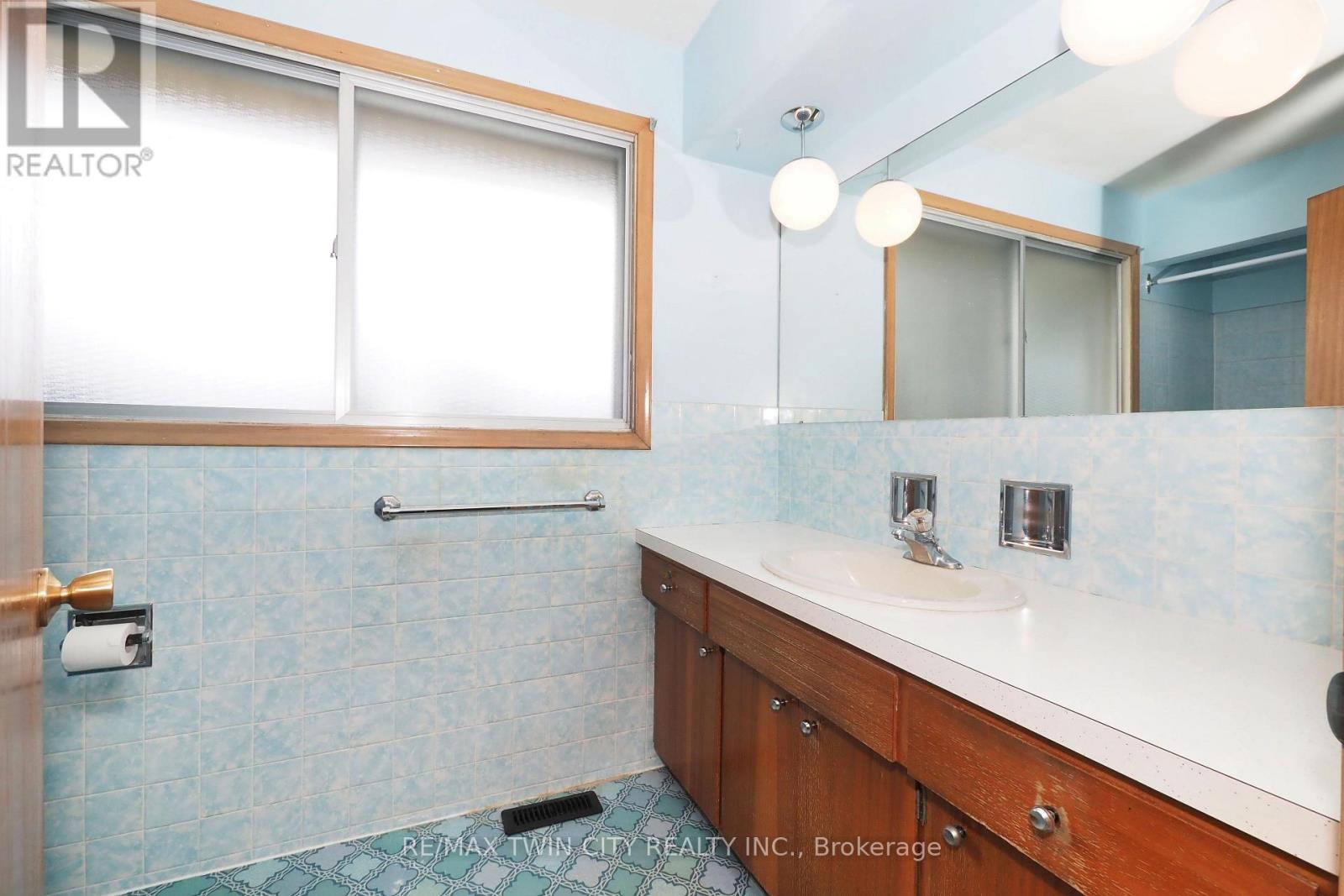 401 Forest Hill Drive, Waterloo, Ontario  N2M 4H3 - Photo 32 - X13548592