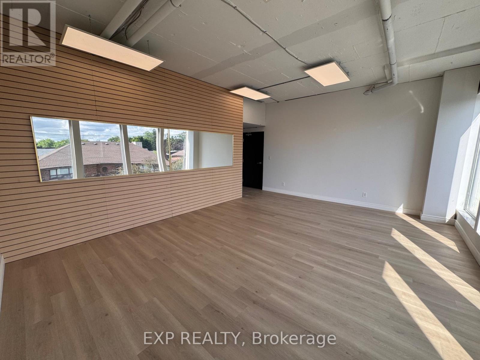 316 - 230 Lakeshore Road E, Mississauga, Ontario  L5G 1G7 - Photo 3 - W13431428