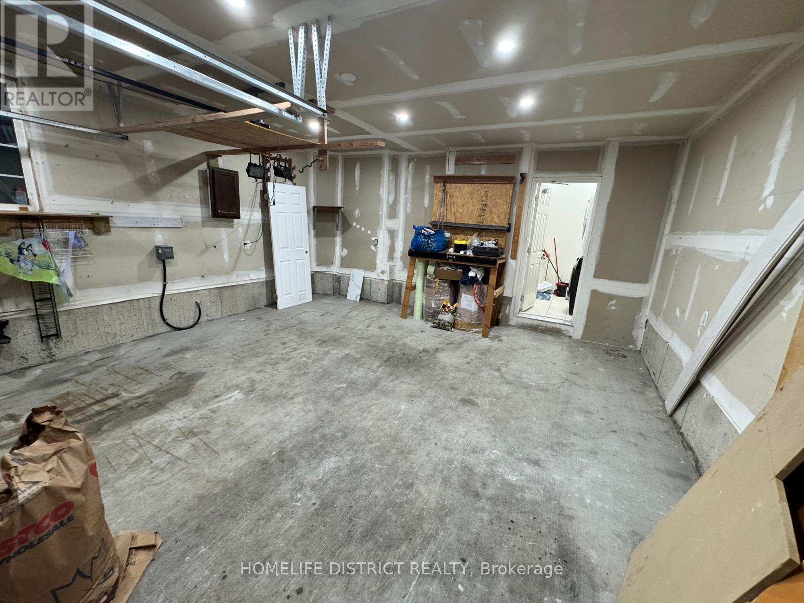 1100 Ashgrove Crescent, Oshawa, Ontario L1K 2W4 - Photo 37 - E13111712