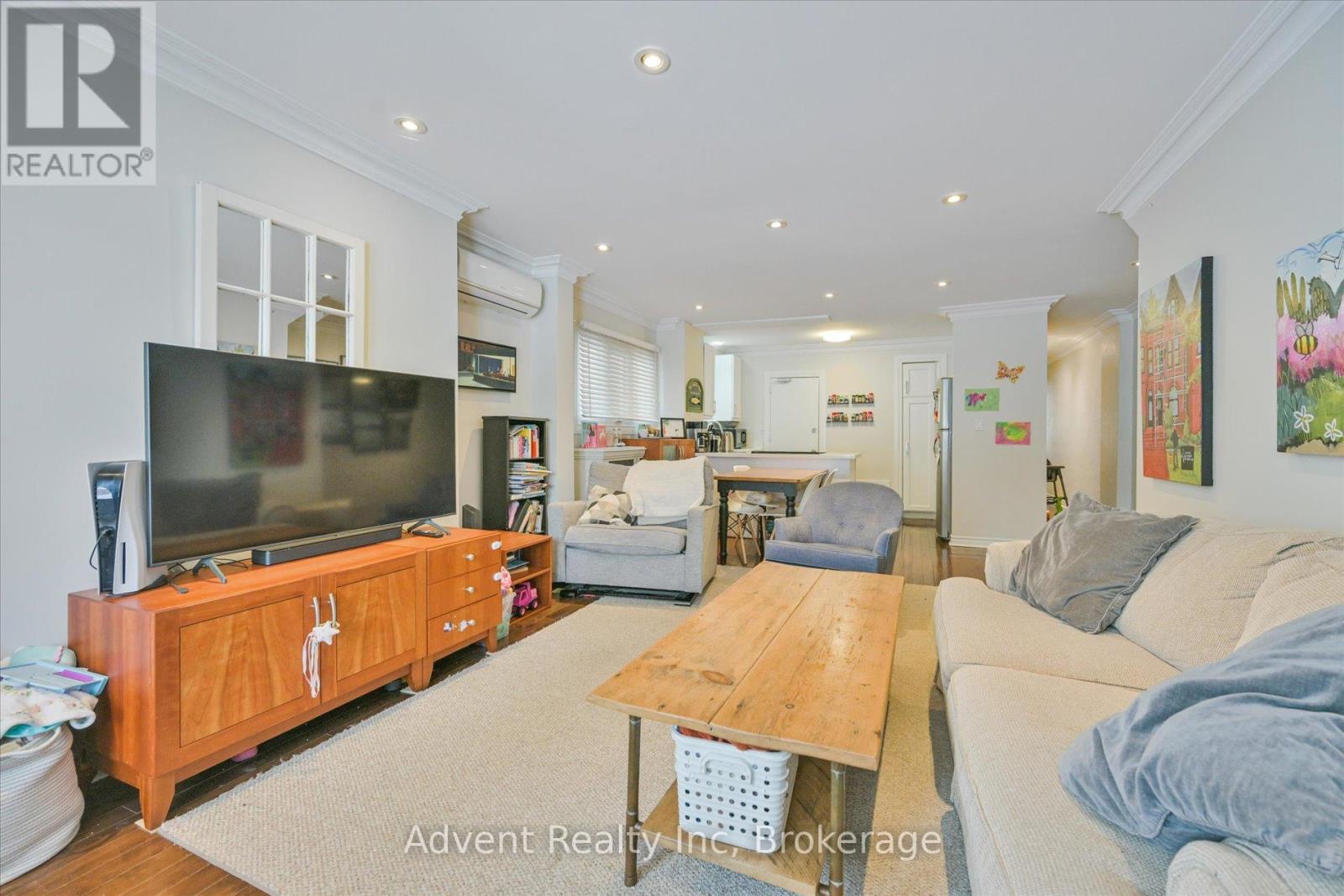 Main Floor - 63 Burnaby Boulevard, Toronto, Ontario  M5N 1G3 - Photo 4 - C13548874
