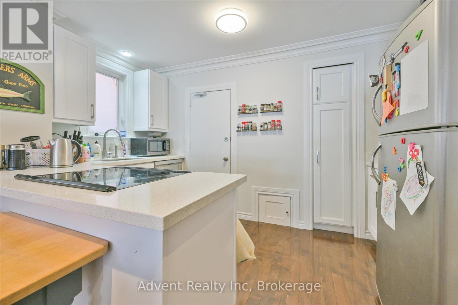 Main Floor - 63 Burnaby Boulevard, Toronto, Ontario  M5N 1G3 - Photo 6 - C13548874