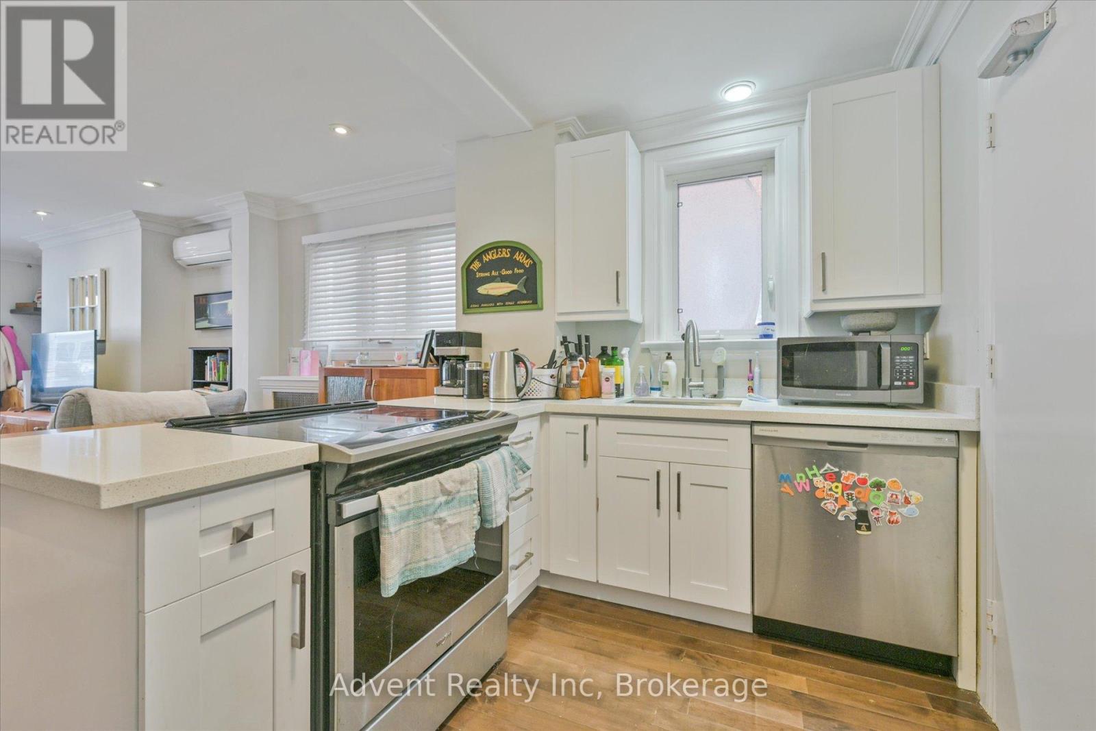Main Floor - 63 Burnaby Boulevard, Toronto, Ontario  M5N 1G3 - Photo 7 - C13548874