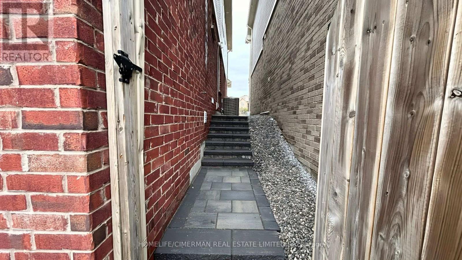 B - 133 Sharavogue Avenue, Oshawa, Ontario  L1L 0G4 - Photo 13 - E13548836
