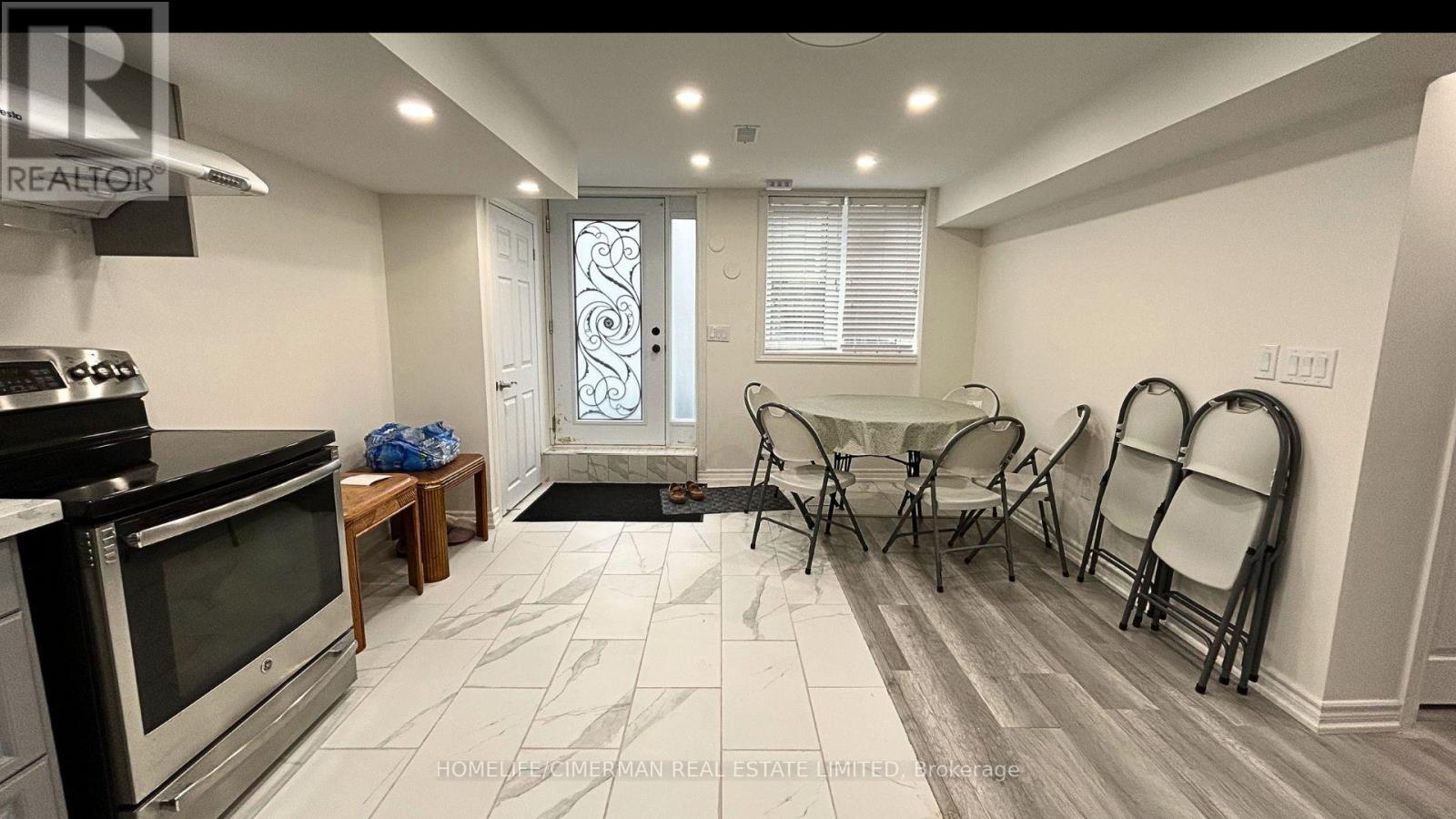 B - 133 Sharavogue Avenue, Oshawa, Ontario  L1L 0G4 - Photo 5 - E13548836