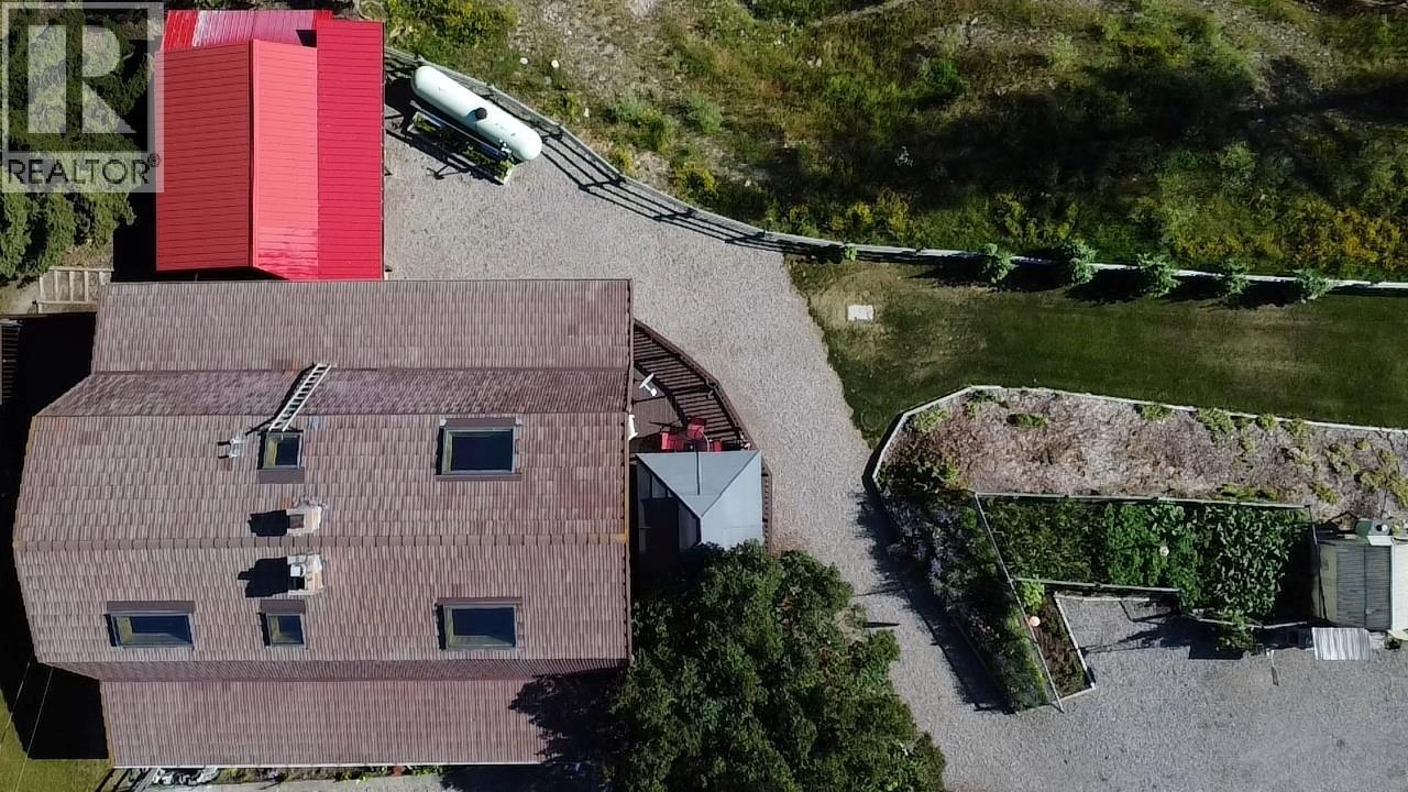 8793 Colony Road, Wardner, British Columbia V0B 2J0 - Photo 6 - 10394197