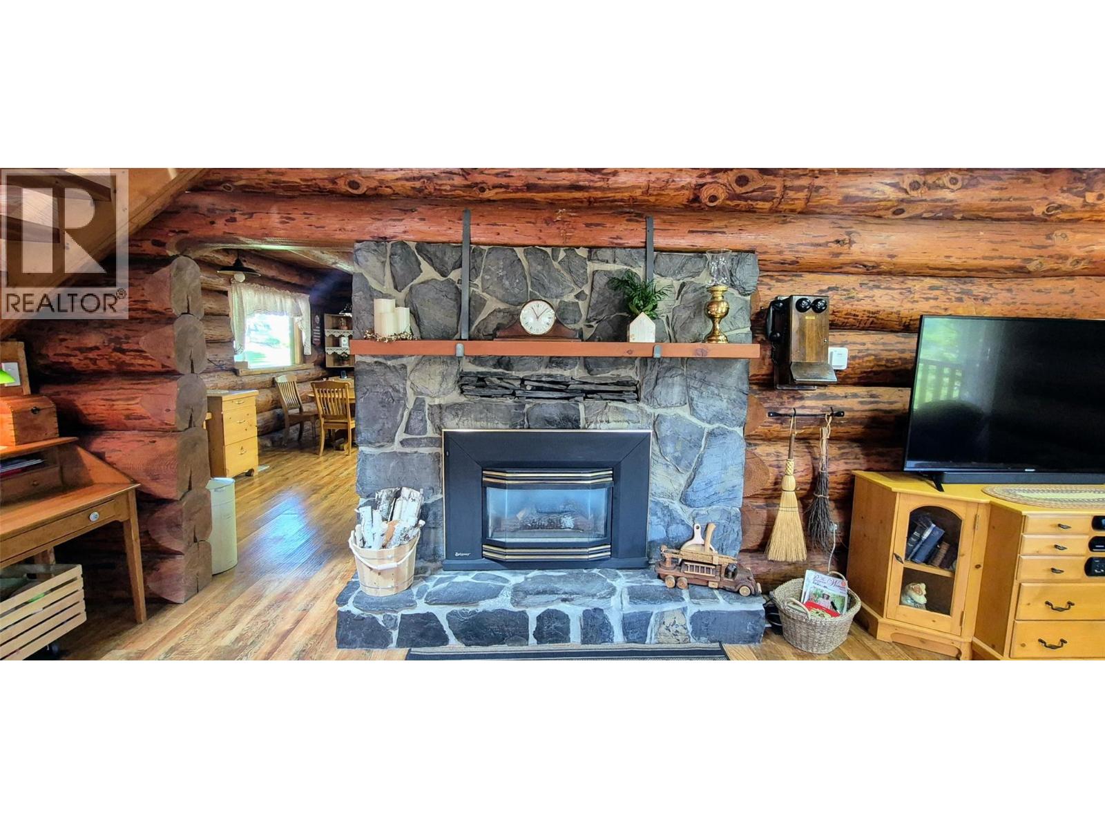 8793 Colony Road, Wardner, British Columbia V0B 2J0 - Photo 11 - 10394197