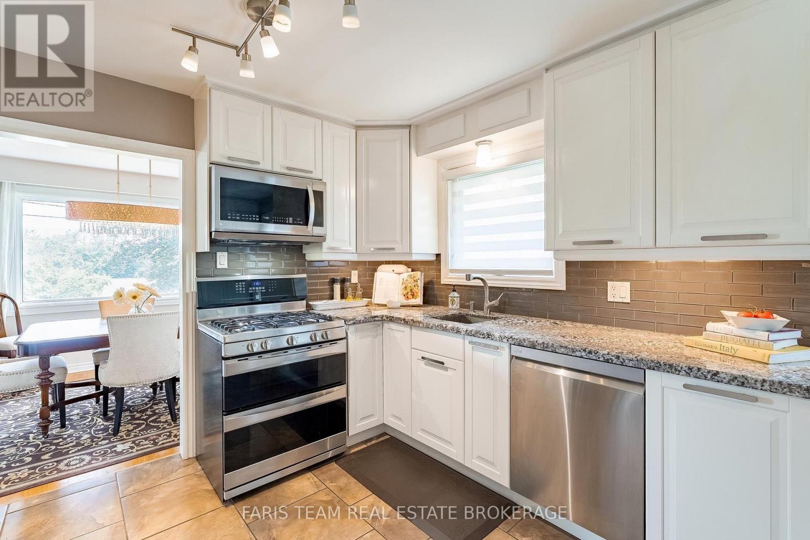 246 Sunnidale Road, Barrie, Ontario  L4N 5N9 - Photo 5 - S13544864