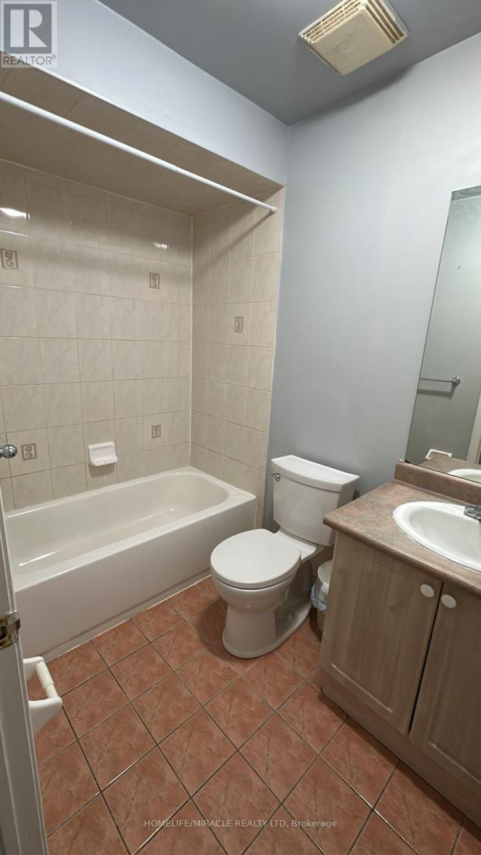 802 Genovese Place, Mississauga, Ontario  L5V 3A7 - Photo 12 - W13470144