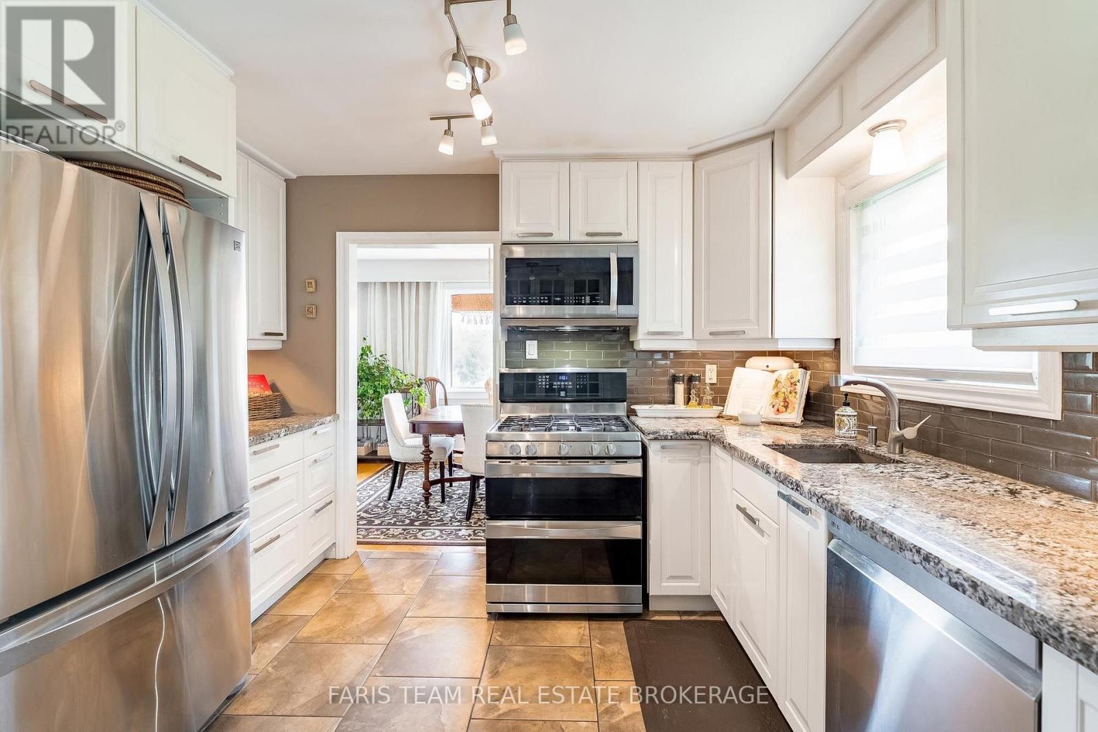 246 Sunnidale Road, Barrie, Ontario  L4N 5N9 - Photo 6 - S13544864