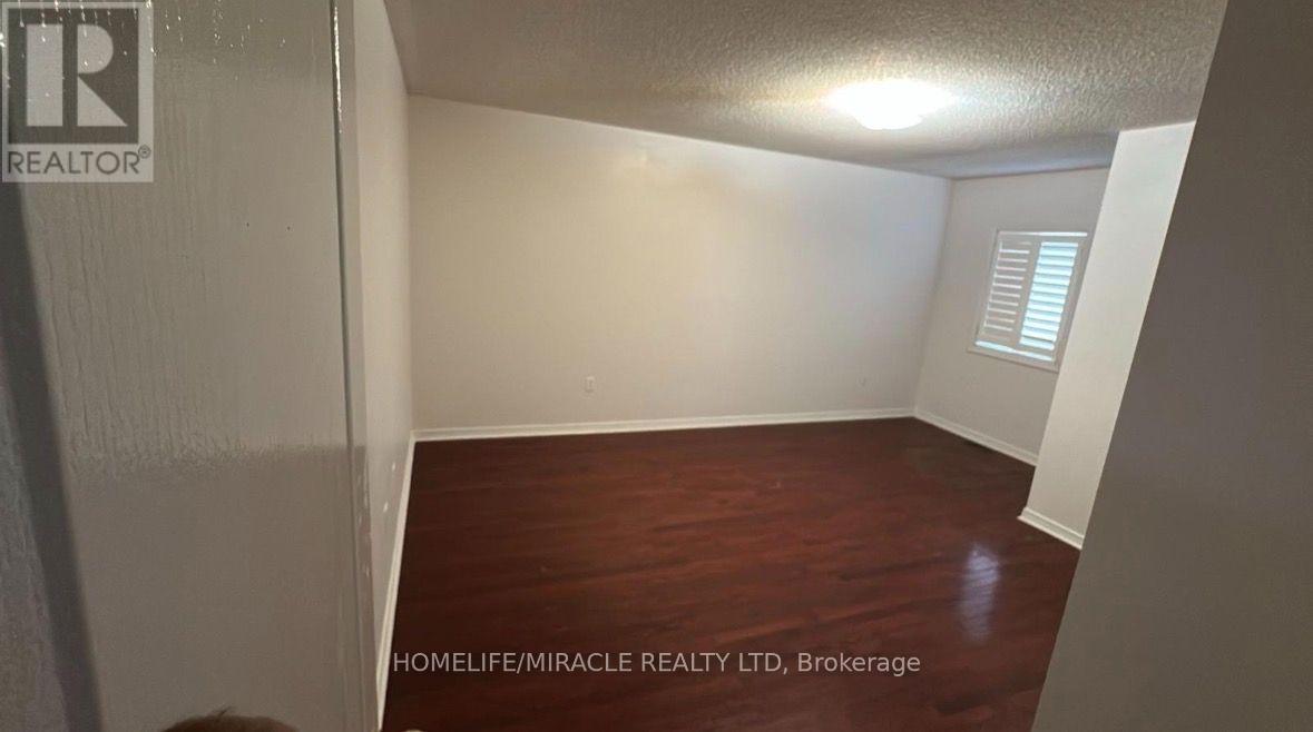 802 Genovese Place, Mississauga, Ontario  L5V 3A7 - Photo 9 - W13470144