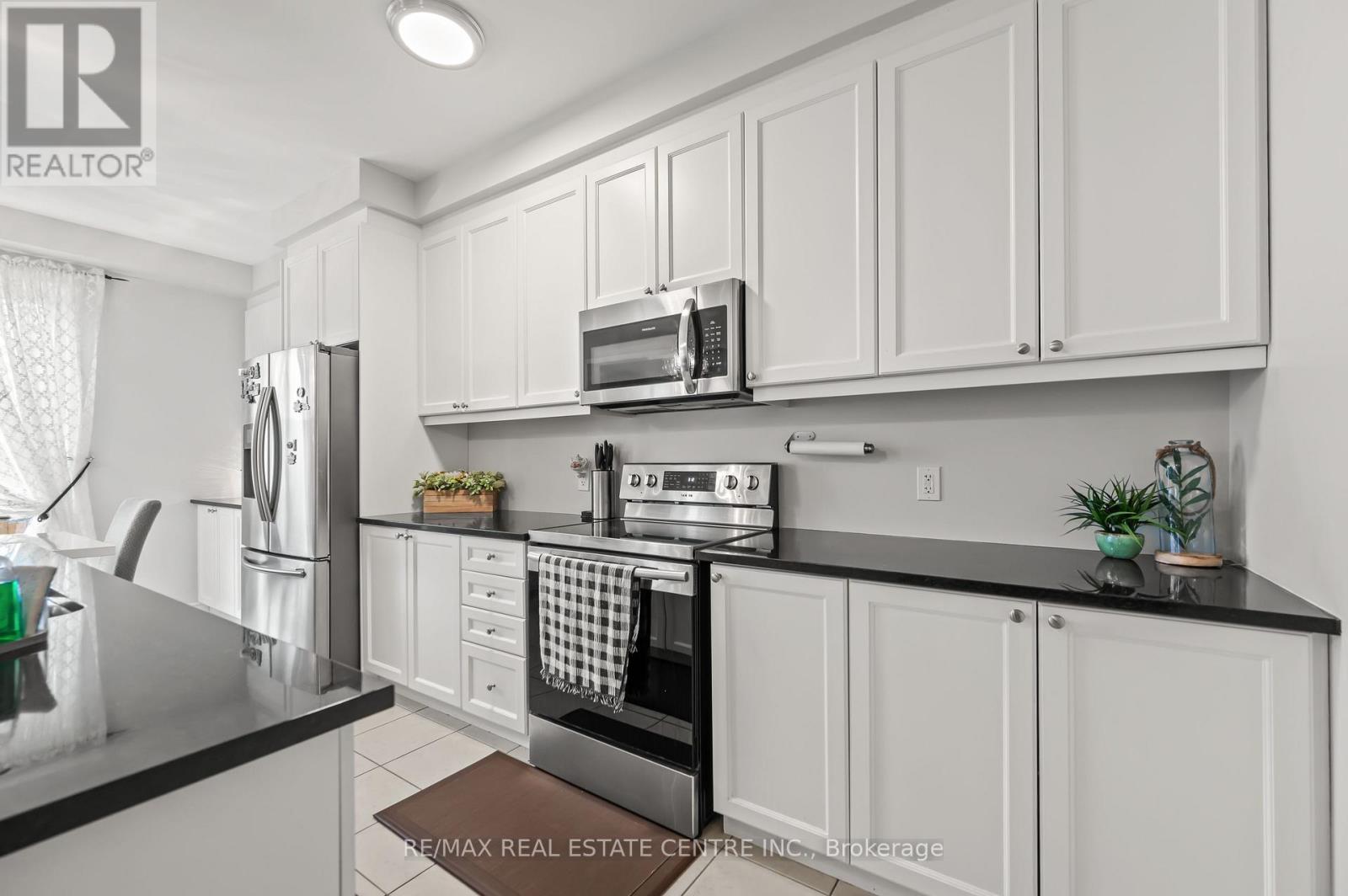 12 Dressage Trail, Cambridge, Ontario N3E 0C3 - Photo 18 - X13548750
