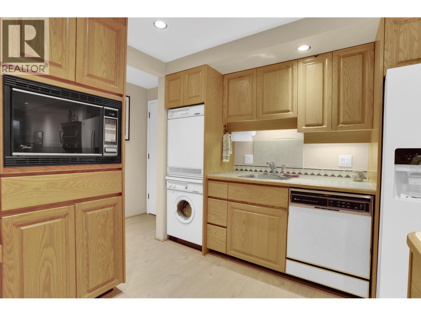 104 1424 Walnut Street, Vancouver, British Columbia  V6J 3R3 - Photo 13 - R3144882