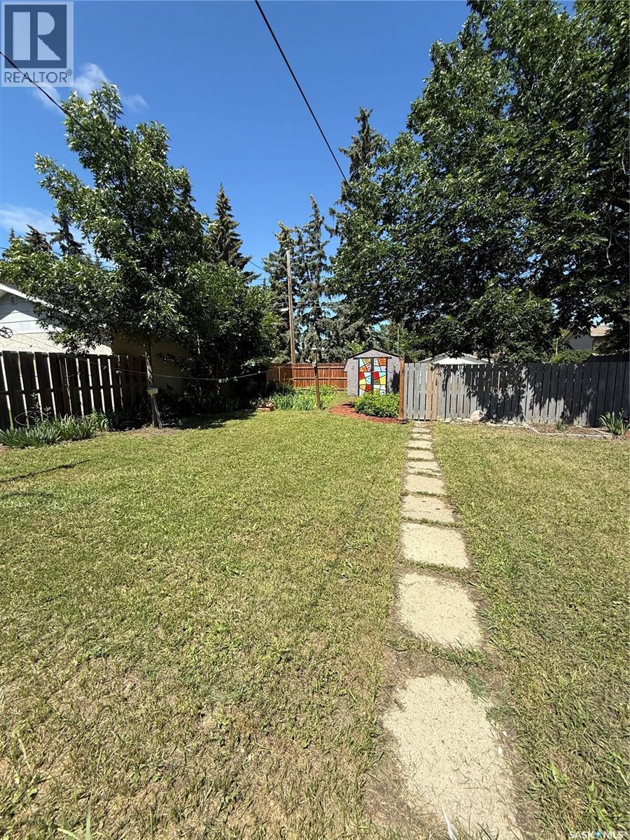930 Vaughn Street, Moose Jaw, Saskatchewan  S6H 5N8 - Photo 2 - SK042053