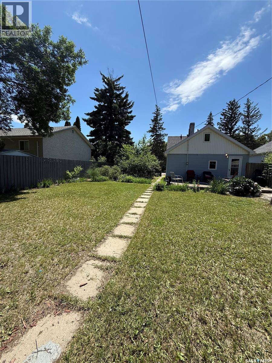 930 Vaughn Street, Moose Jaw, Saskatchewan  S6H 5N8 - Photo 3 - SK042053