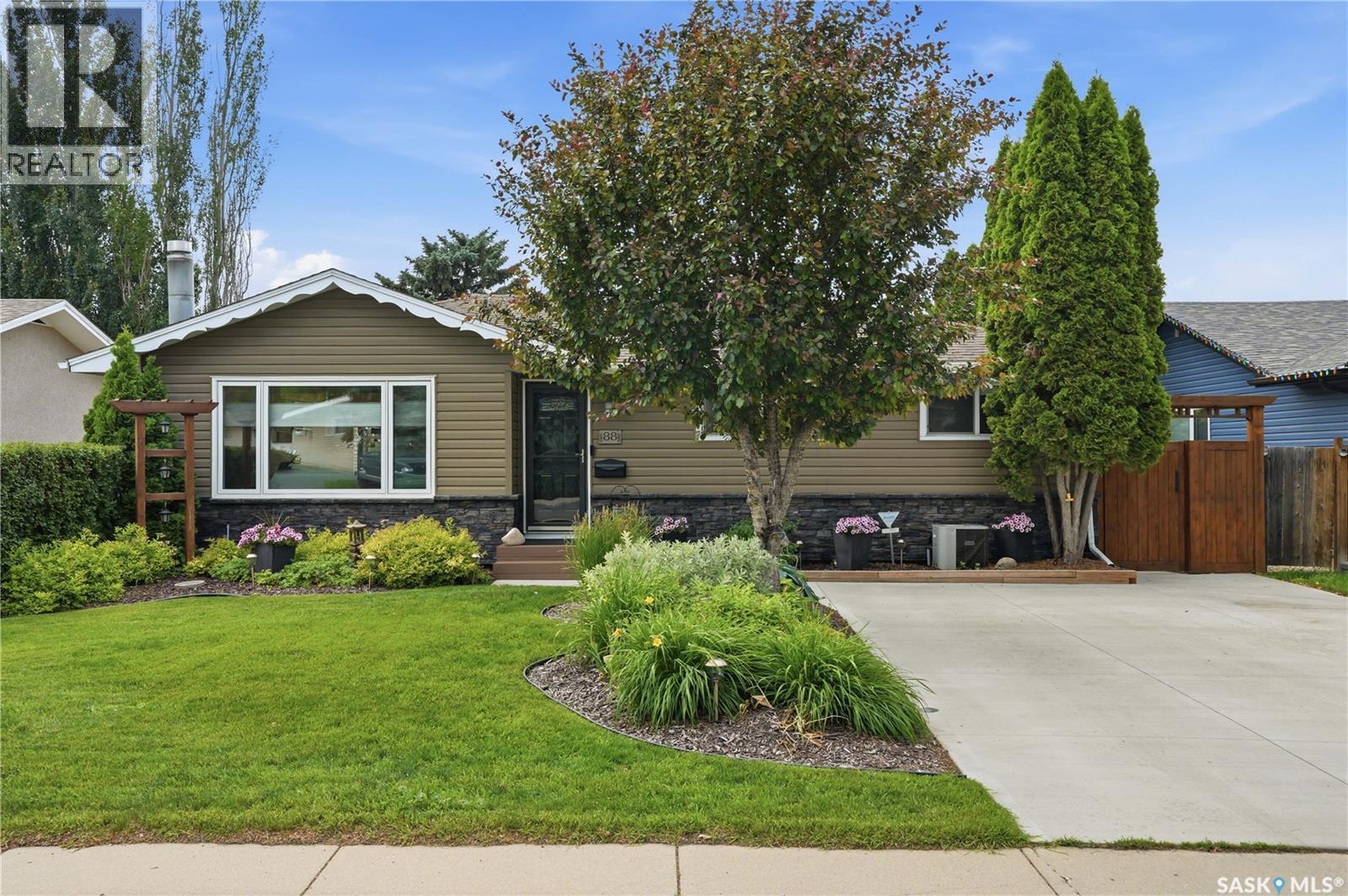 88 SPARLING CRESCENT, Saskatoon, Saskatchewan