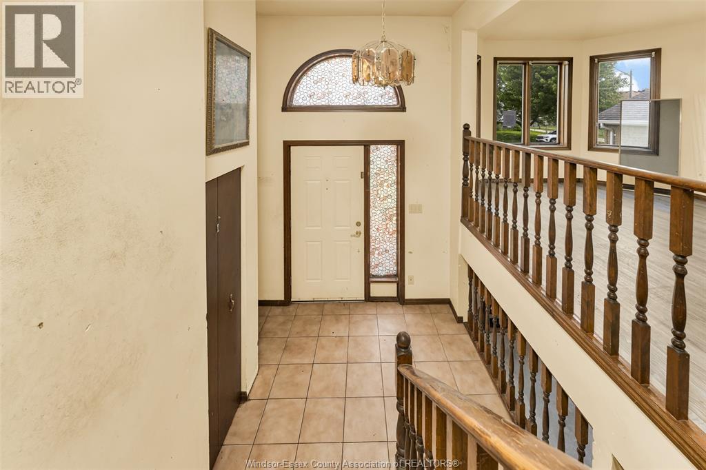 2525 Strawberry Drive, Tecumseh, Ontario  N9K 1C3 - Photo 8 - 26016633