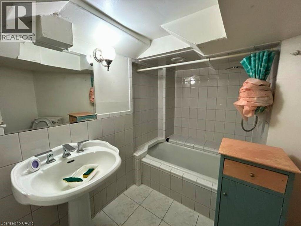 24 Garfield Avenue S Unit# Main, Hamilton, Ontario  L8M 2R8 - Photo 17 - 40846485