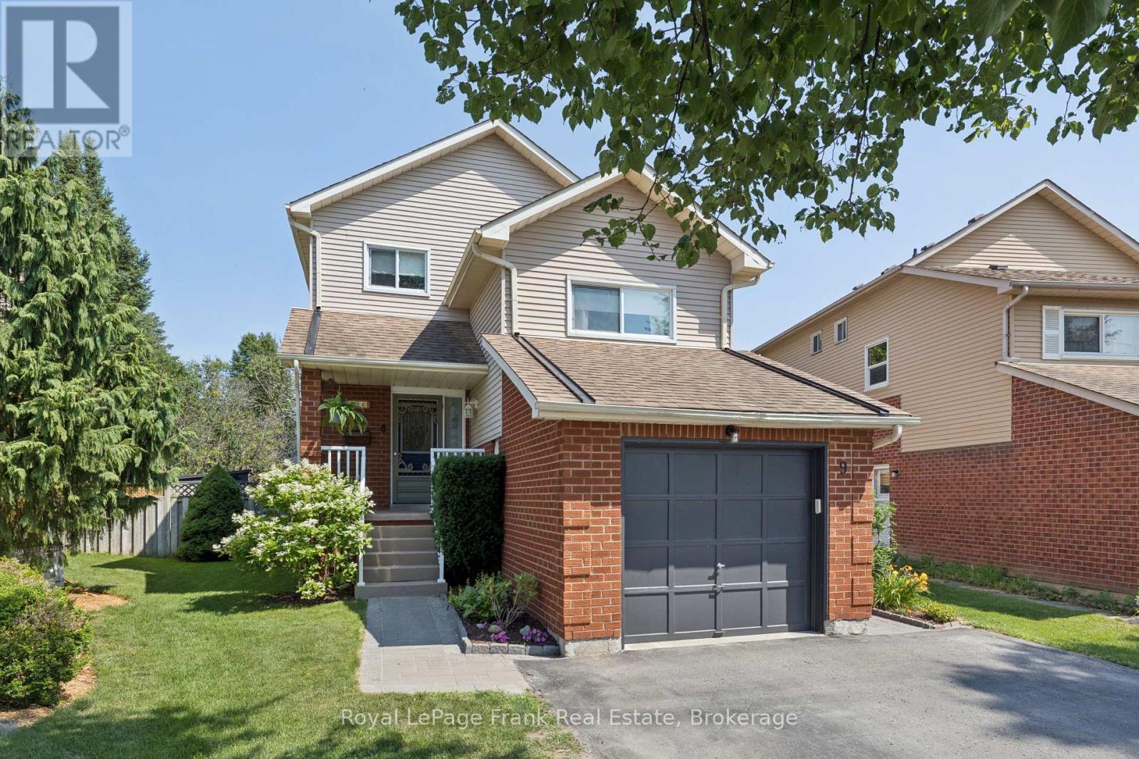 9 GILES COURT, Whitby (Blue Grass Meadows)