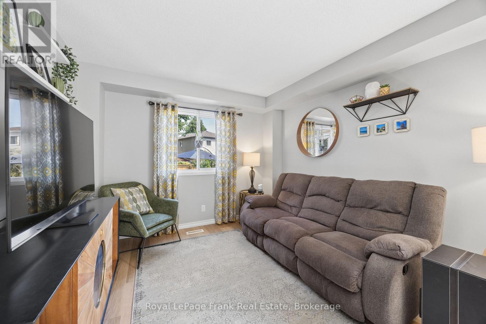 9 Giles Court, Whitby, Ontario  L1N 8T6 - Photo 7 - E13549114