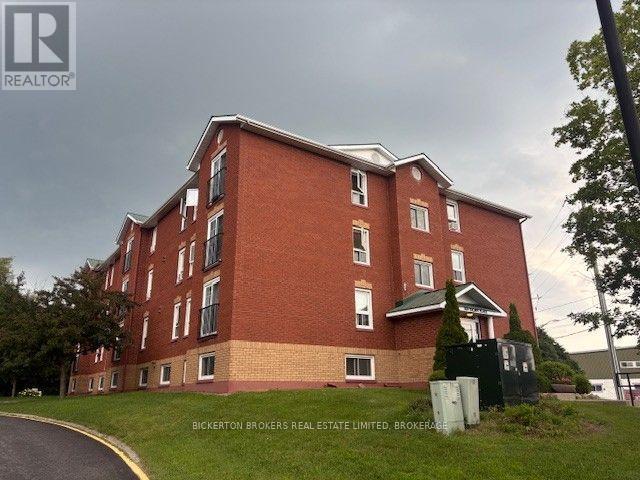 301 - 550 Talbot Place, Gananoque, Ontario  K7G 3C6 - Photo 1 - X13549006