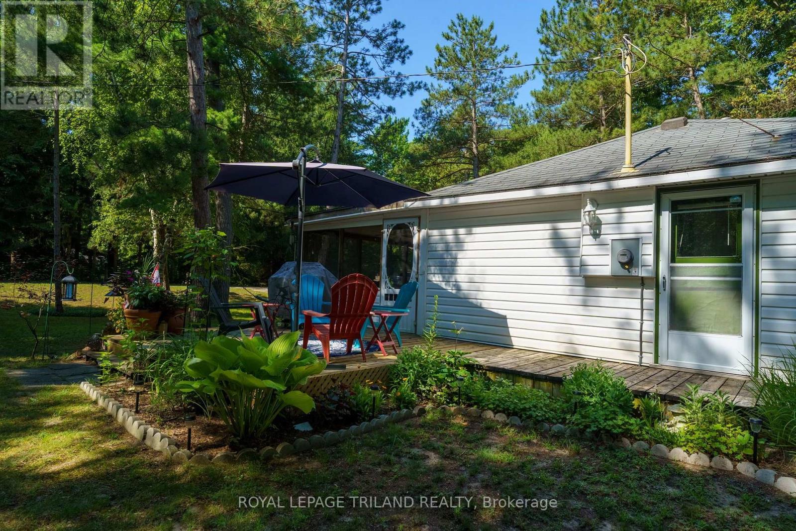 6326 Huron Drive, Lambton Shores, Ontario  N0N 1J1 - Photo 3 - X13549062