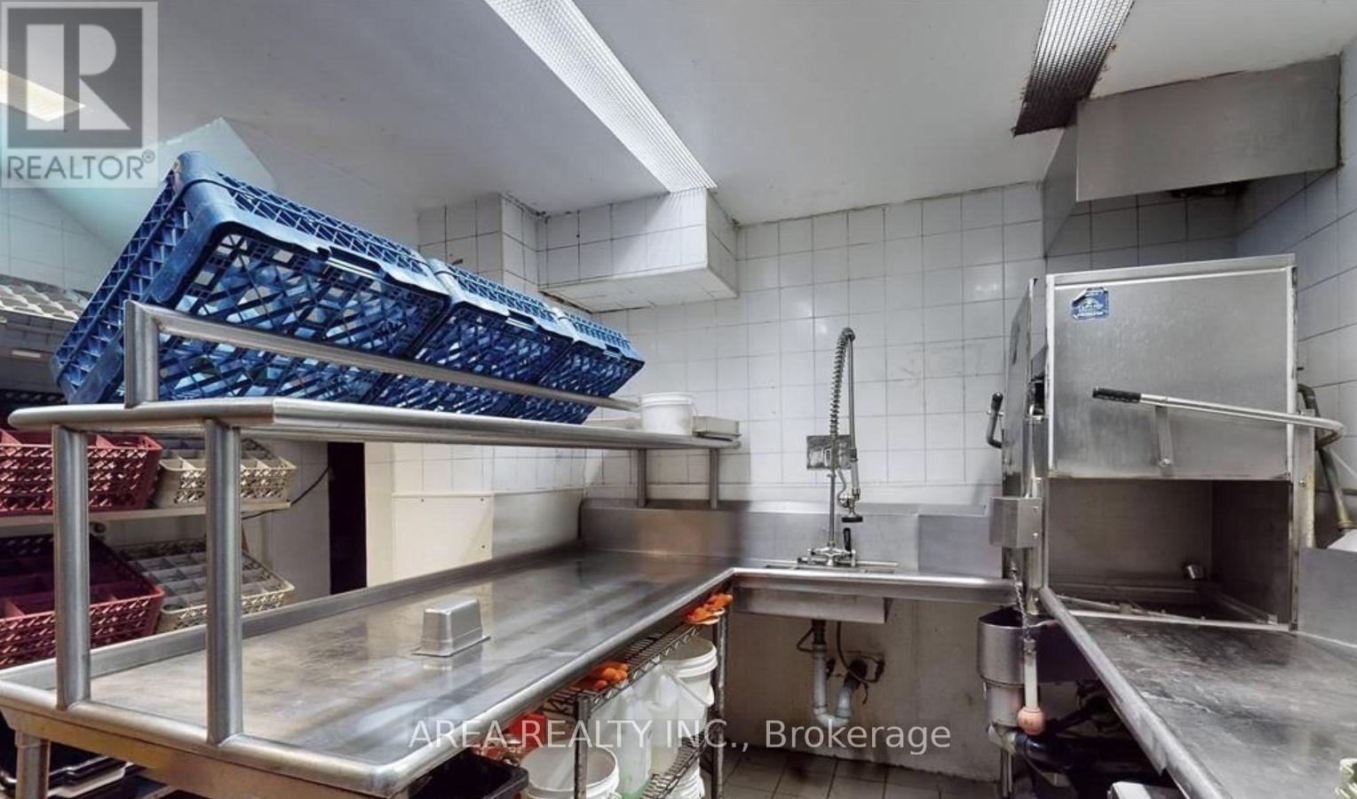 Lower - 2472 Yonge Street, Toronto, Ontario M4P 2H5 - Photo 5 - C13549004