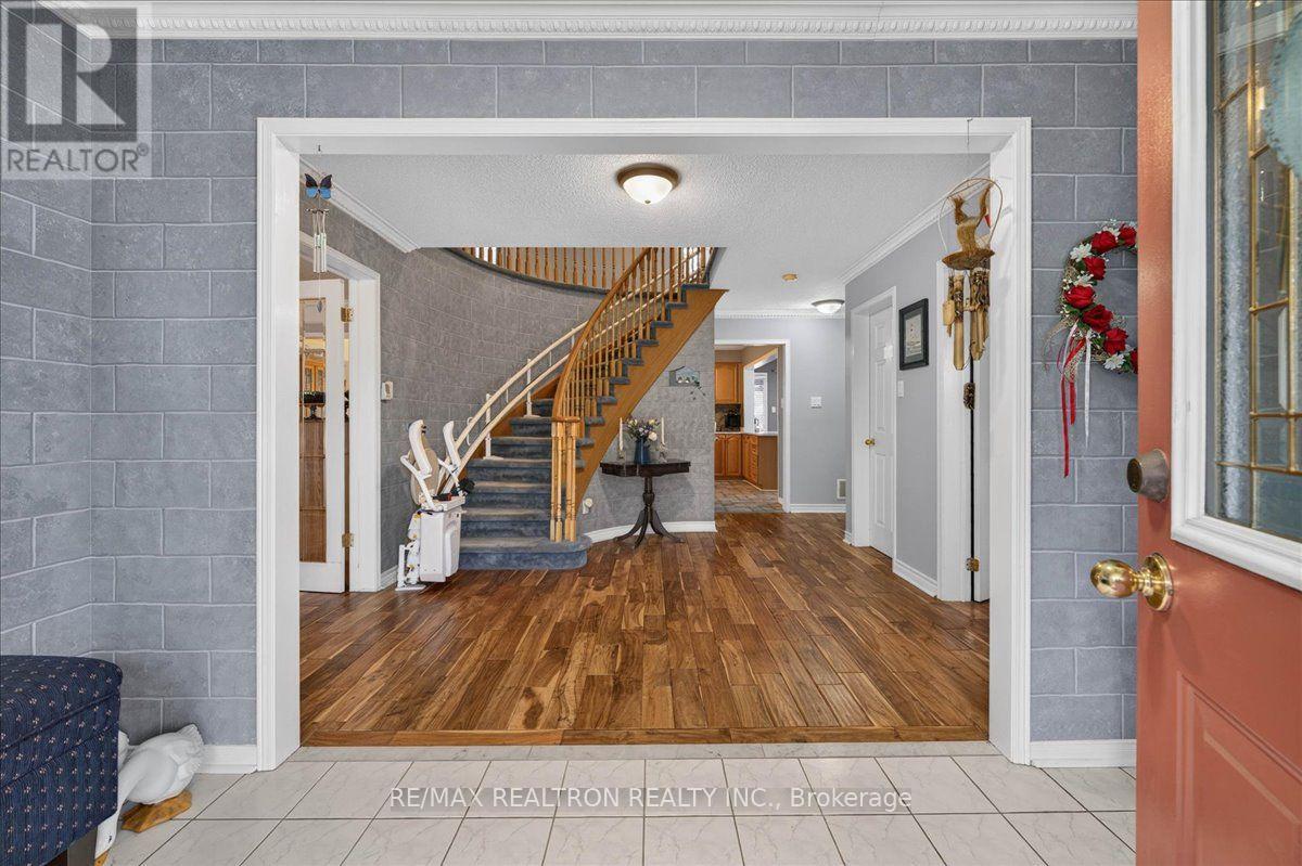 2767 Shering Crescent, Innisfil, Ontario  L9S 1G9 - Photo 5 - N13548942