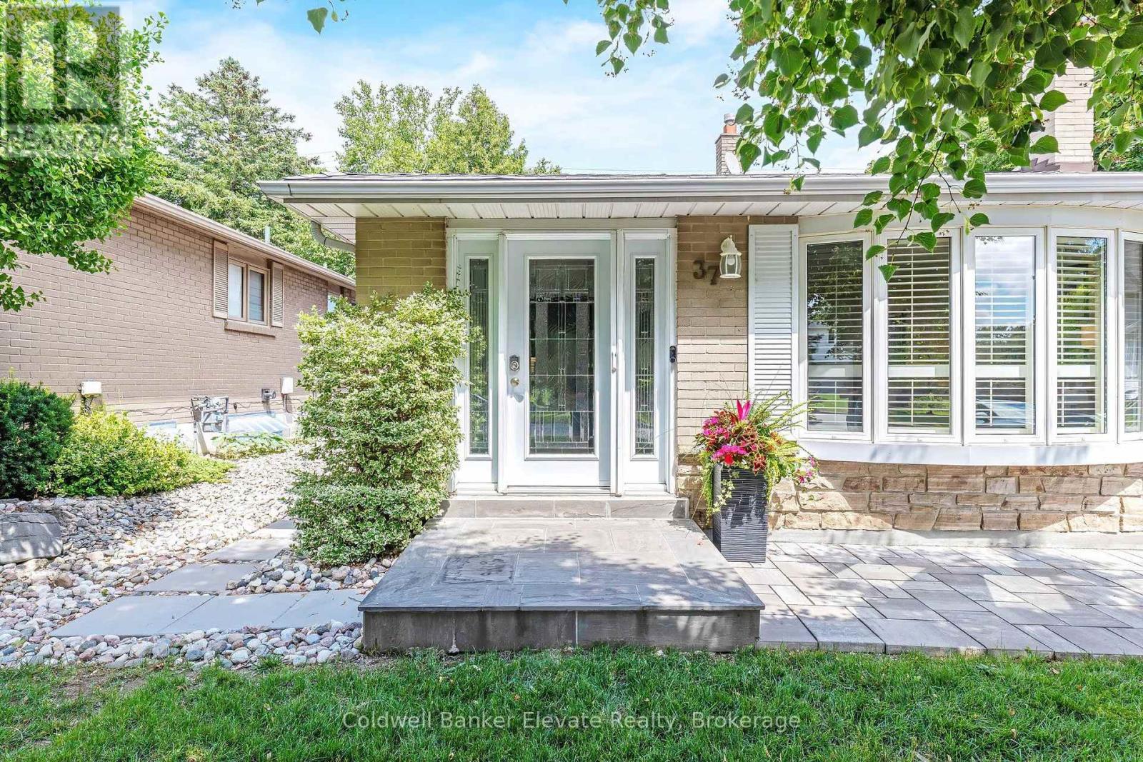 37 Fleance Drive, Markham, Ontario  L3T 3J8 - Photo 3 - N13549060