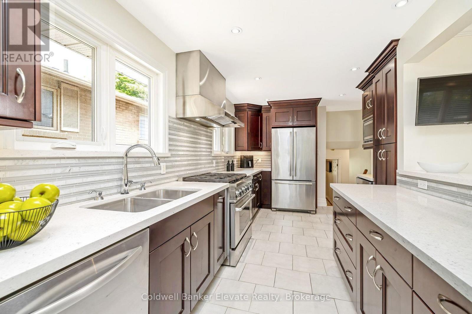 37 Fleance Drive, Markham, Ontario  L3T 3J8 - Photo 5 - N13549060