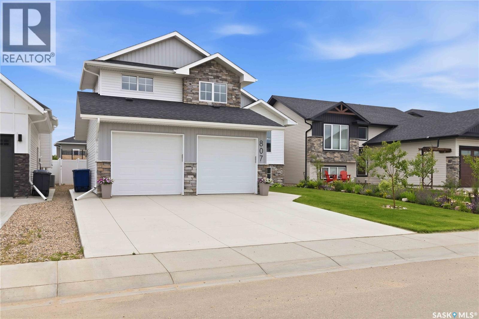 807 Weir Crescent, Warman, Saskatchewan  S0K 4S4 - Photo 3 - SK042135