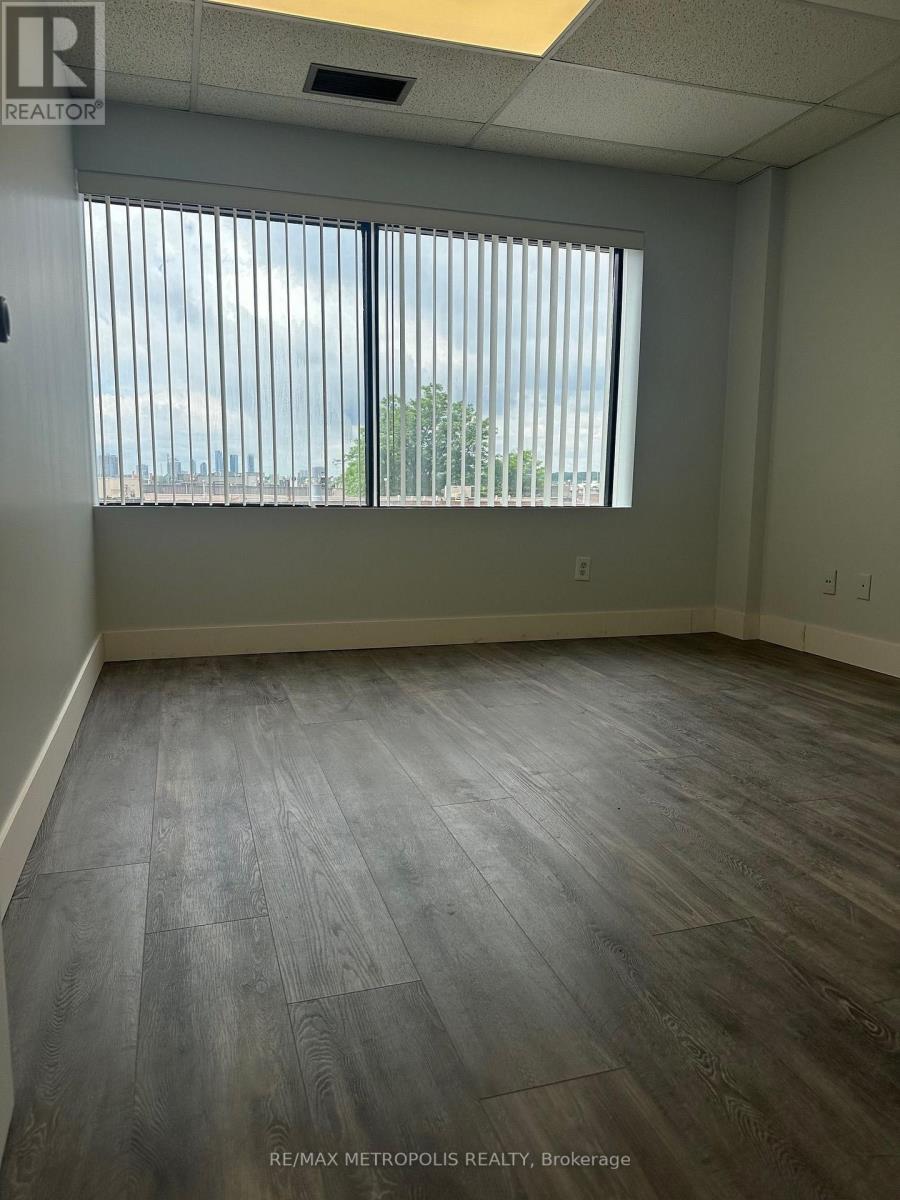 207a - 1325 Eglinton Avenue E, Mississauga, Ontario  L4W 4L9 - Photo 4 - W13548966