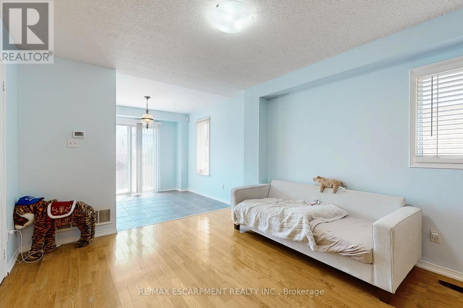 5134 Des Jardines Drive, Burlington, Ontario  L7L 6L7 - Photo 7 - W13549016
