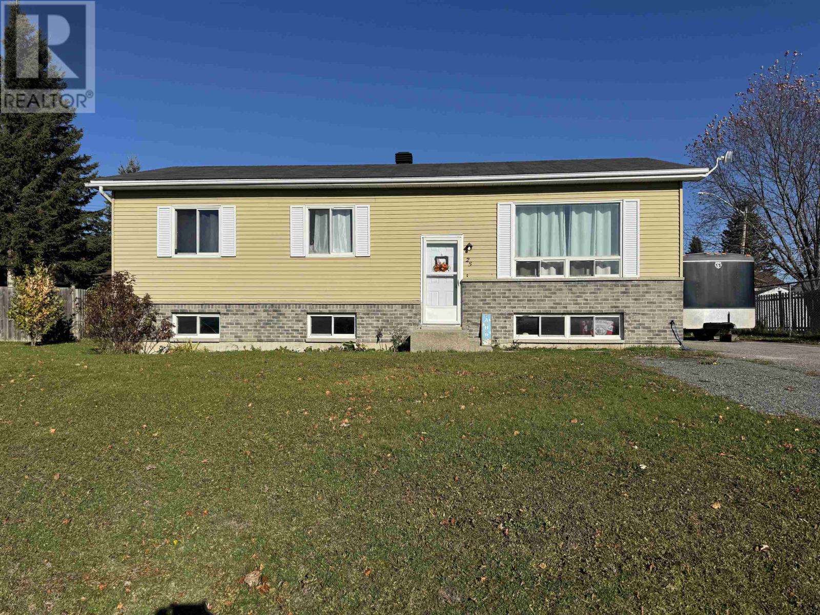 25 Brooks Street, Manitouwadge, Ontario