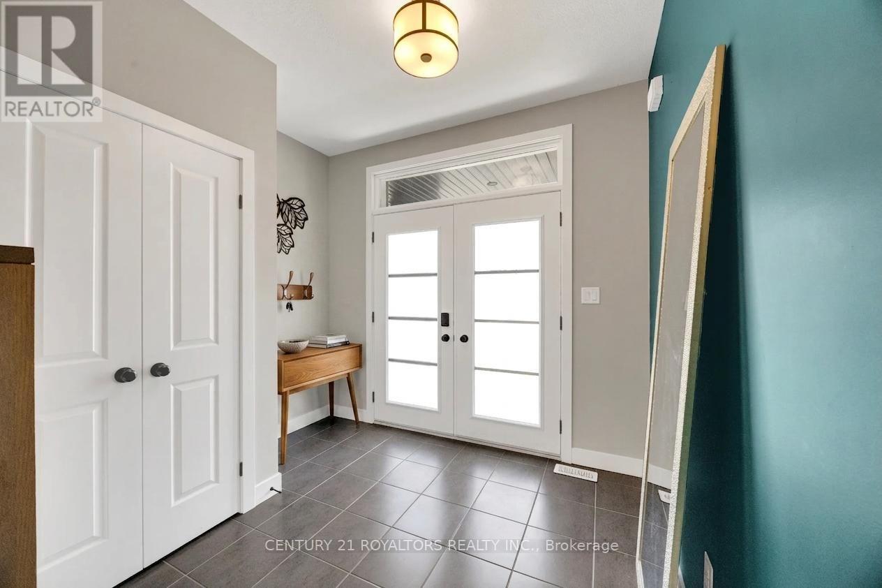 6 Sutherland Crescent, Ingersoll, Ontario  N5C 0E3 - Photo 3 - X13548988