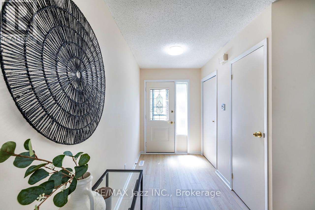759 Cobblers Court, Pickering, Ontario  L1V 3S2 - Photo 3 - E13549342