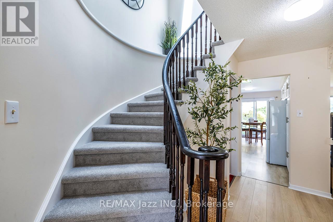759 Cobblers Court, Pickering, Ontario  L1V 3S2 - Photo 4 - E13549342