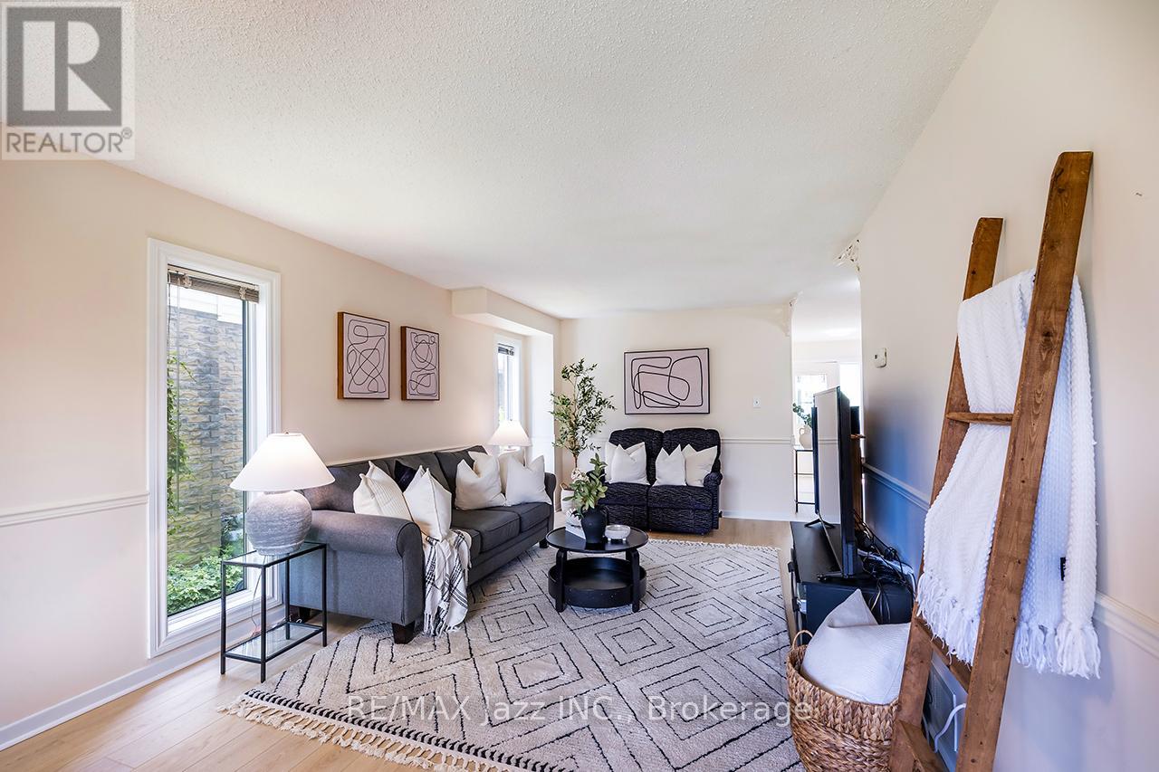 759 Cobblers Court, Pickering, Ontario  L1V 3S2 - Photo 5 - E13549342