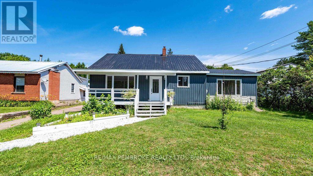 32560 Highway Highway, Laurentian Hills, Ontario  K0J 1P0 - Photo 1 - X13549334