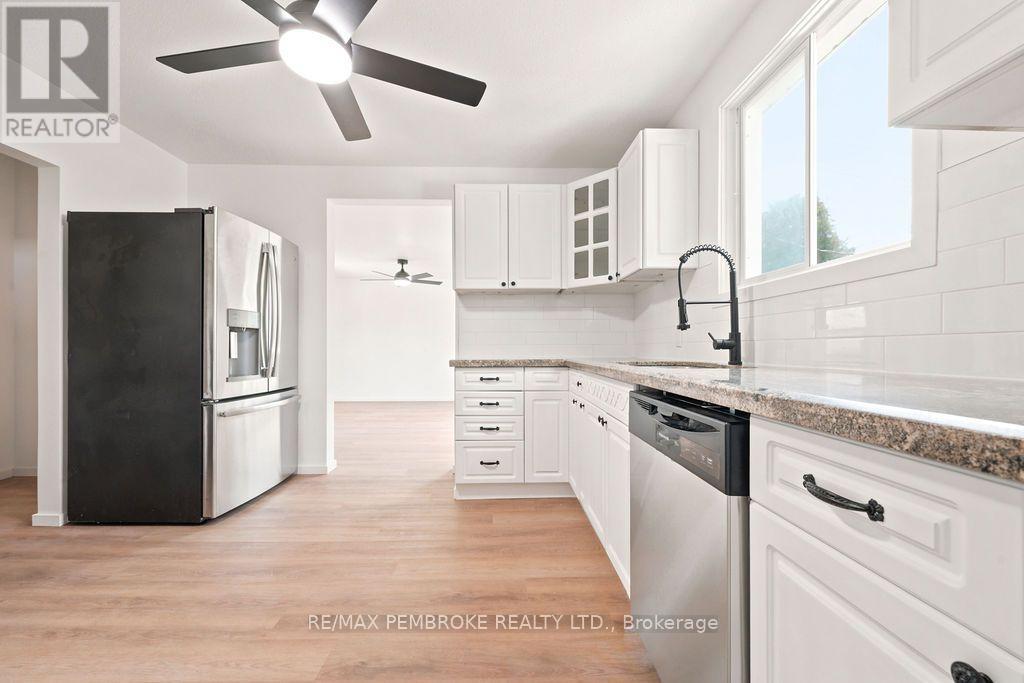 32560 Highway Highway, Laurentian Hills, Ontario  K0J 1P0 - Photo 10 - X13549334