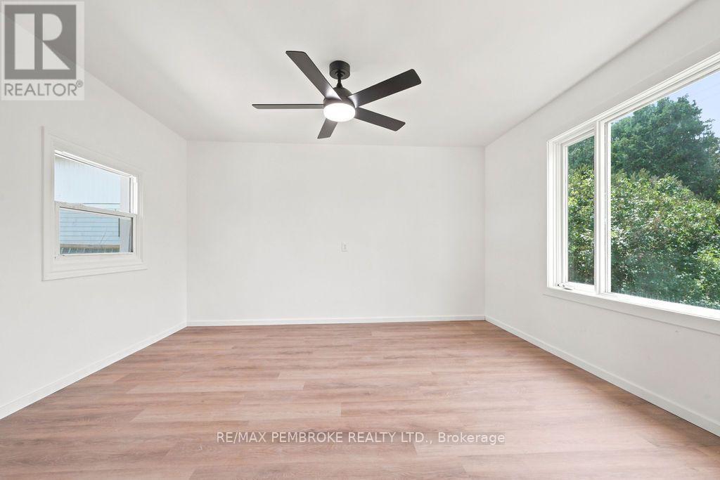 32560 Highway Highway, Laurentian Hills, Ontario  K0J 1P0 - Photo 19 - X13549334