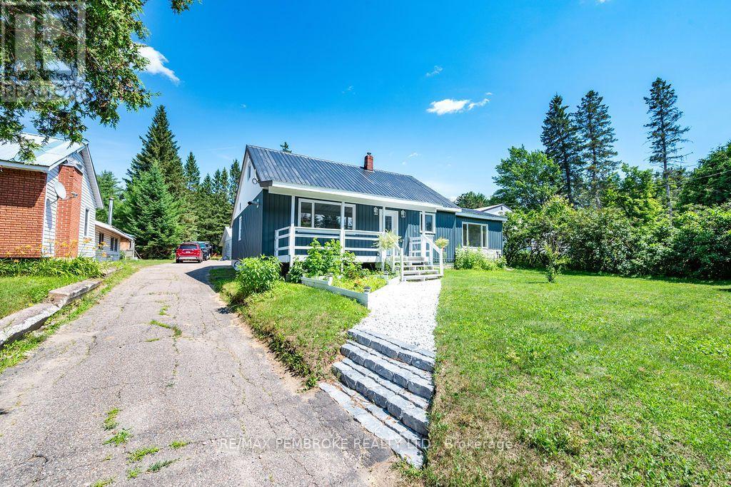 32560 Highway Highway, Laurentian Hills, Ontario  K0J 1P0 - Photo 2 - X13549334