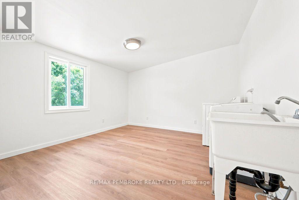 32560 Highway Highway, Laurentian Hills, Ontario  K0J 1P0 - Photo 29 - X13549334