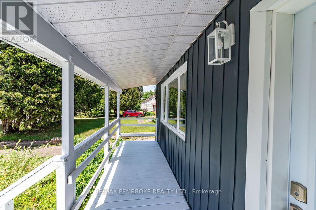 32560 Highway Highway, Laurentian Hills, Ontario  K0J 1P0 - Photo 4 - X13549334