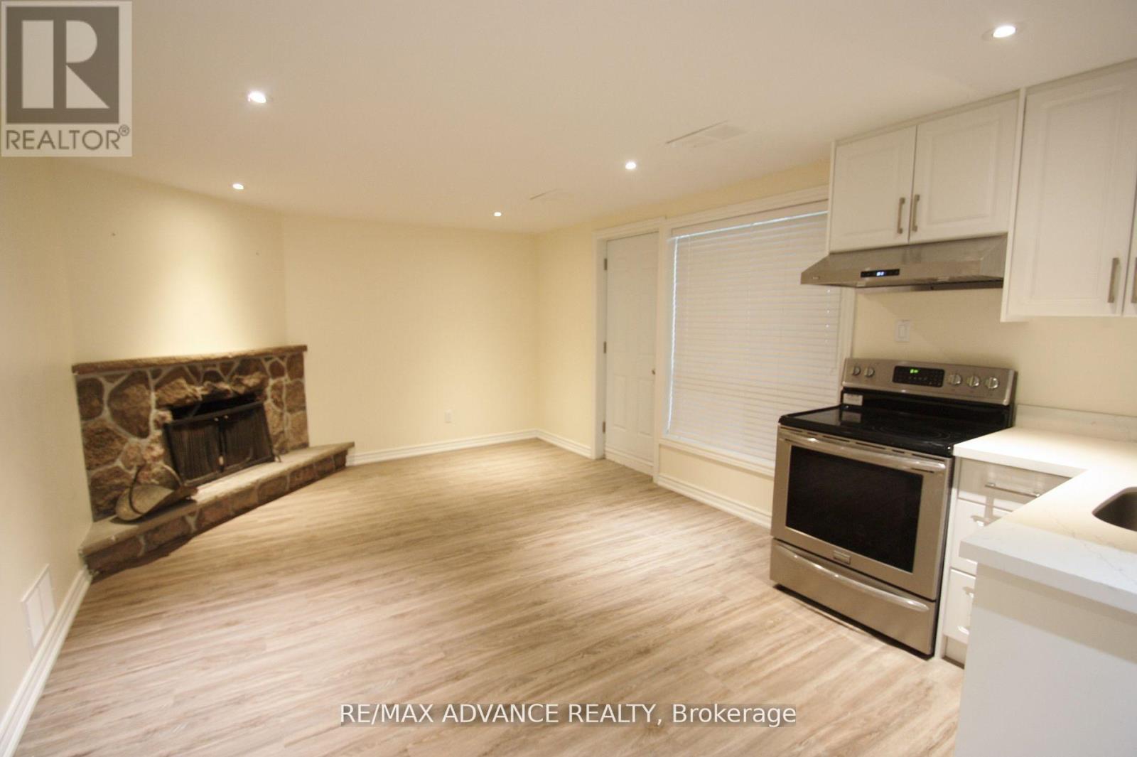 Lower - 33 Carluke Crescent, Toronto, Ontario M2L 2H7 - Photo 2 - C13549374